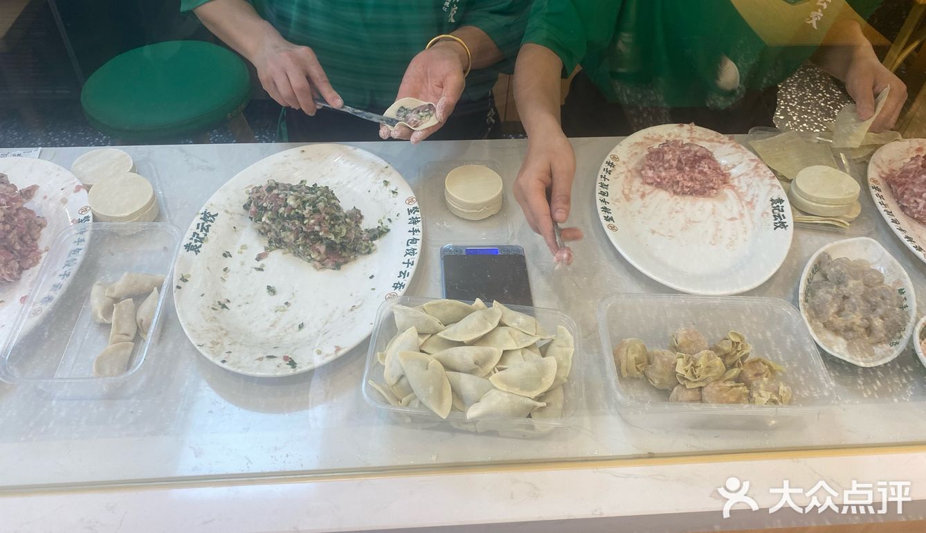 一碗热腾腾的鲜美饺子