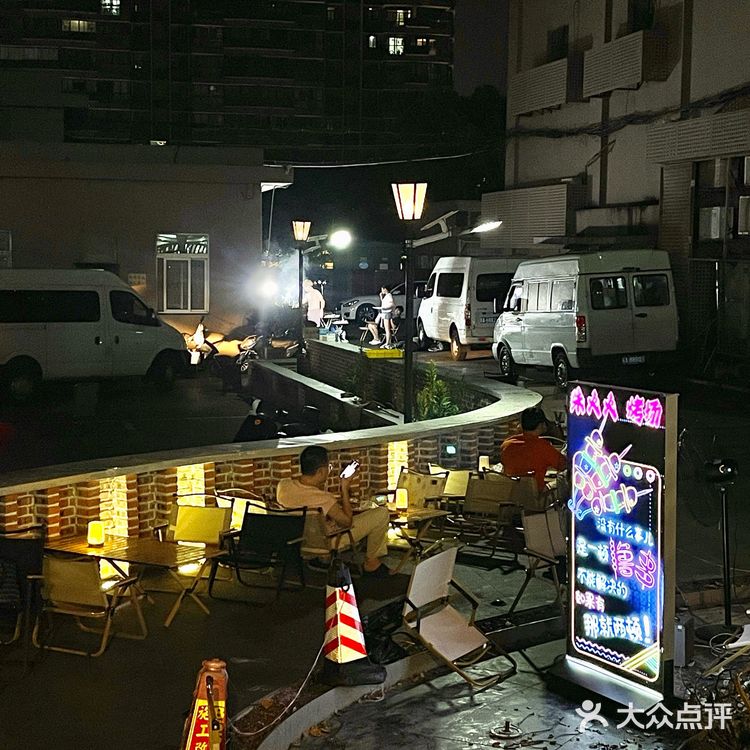 从野摊就开始追的烧烤，胸口油一绝❗️