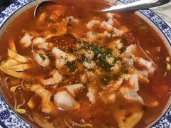 番茄酸汤鲟龙鱼-你鲟欢·香茅柠檬鱼(金沙店)