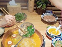 -洱火云南酸菜牛肉火锅(石景山当代商城店)