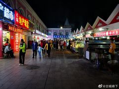 -布尔津河堤夜市