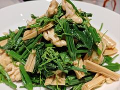 核桃仁豌豆尖-北平楼·烤鸭·北京菜(牡丹园店)