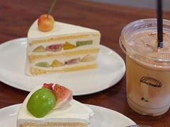 晴王葡萄无花果奶油蛋糕-black rainbow coffee