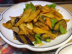 地三鲜-东北哈尔滨酱骨头馆房掌柜铁锅炖