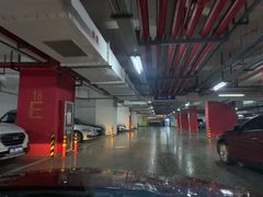 -丽丰购物中心·停车场