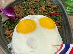 双蛋流心打抛饭-mango tree芒果树泰国餐厅(青岛万象城店)