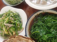 -胡子饮食店