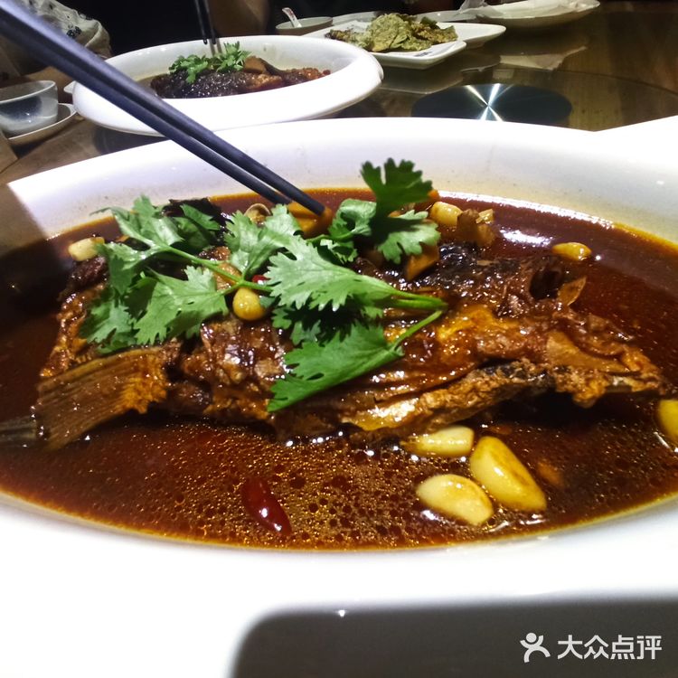 脆炸桑叶是这里的一道特色菜，香脆可口特别好吃