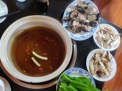 -东巴谷野生菌火锅餐厅