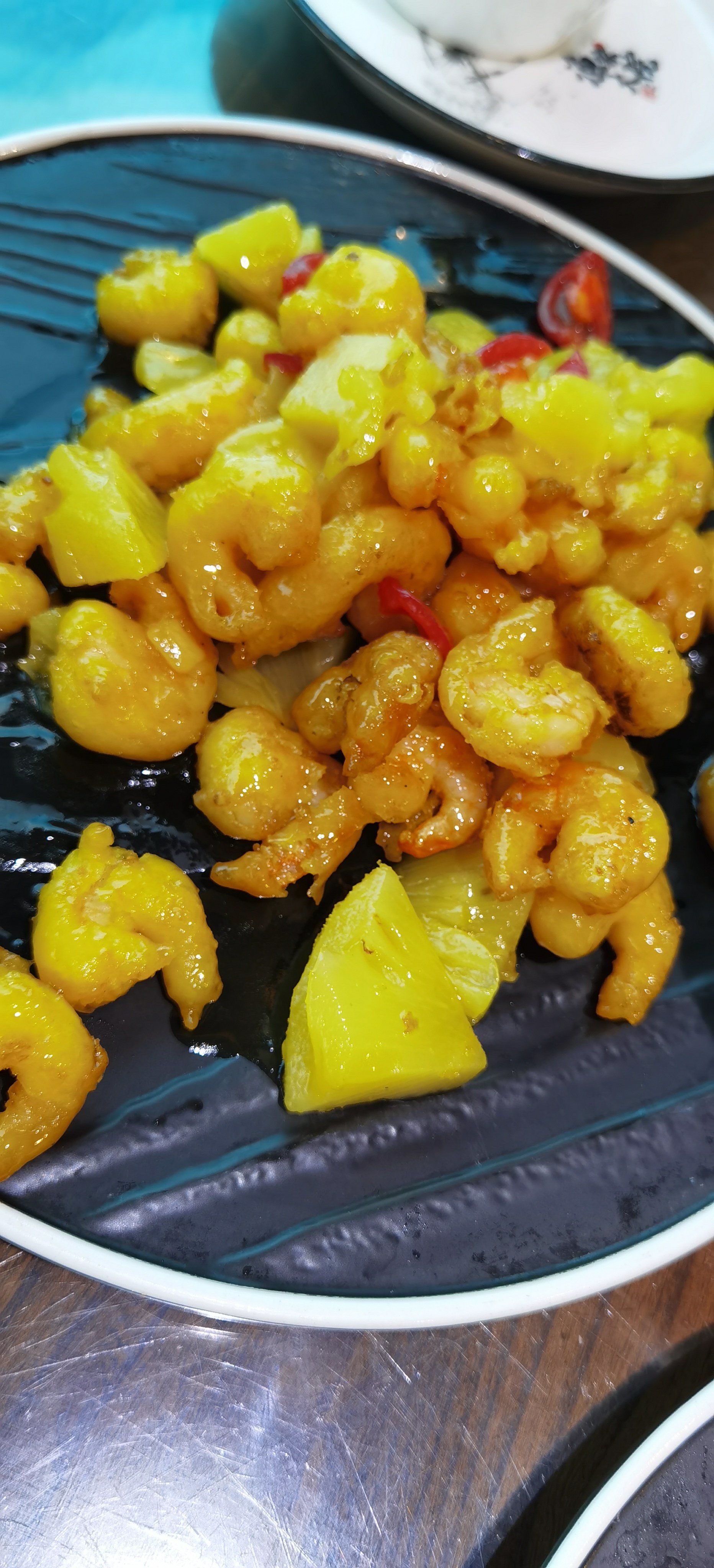 菜品新鲜,味道也不错.菠萝虾仁孩子也很喜欢