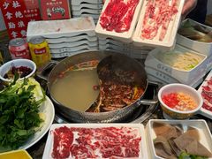 -来龍儿鲜切牛肉自助老火锅