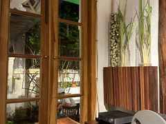 -Cuc Gach Quan Restaurant