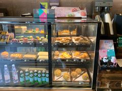 面包甜点陈列柜-星巴克臻选(青岛麦凯乐分店)