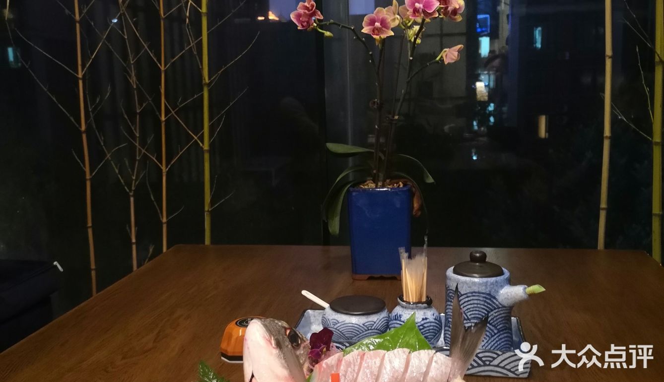 上次做的是吧台，这回做的是包厢