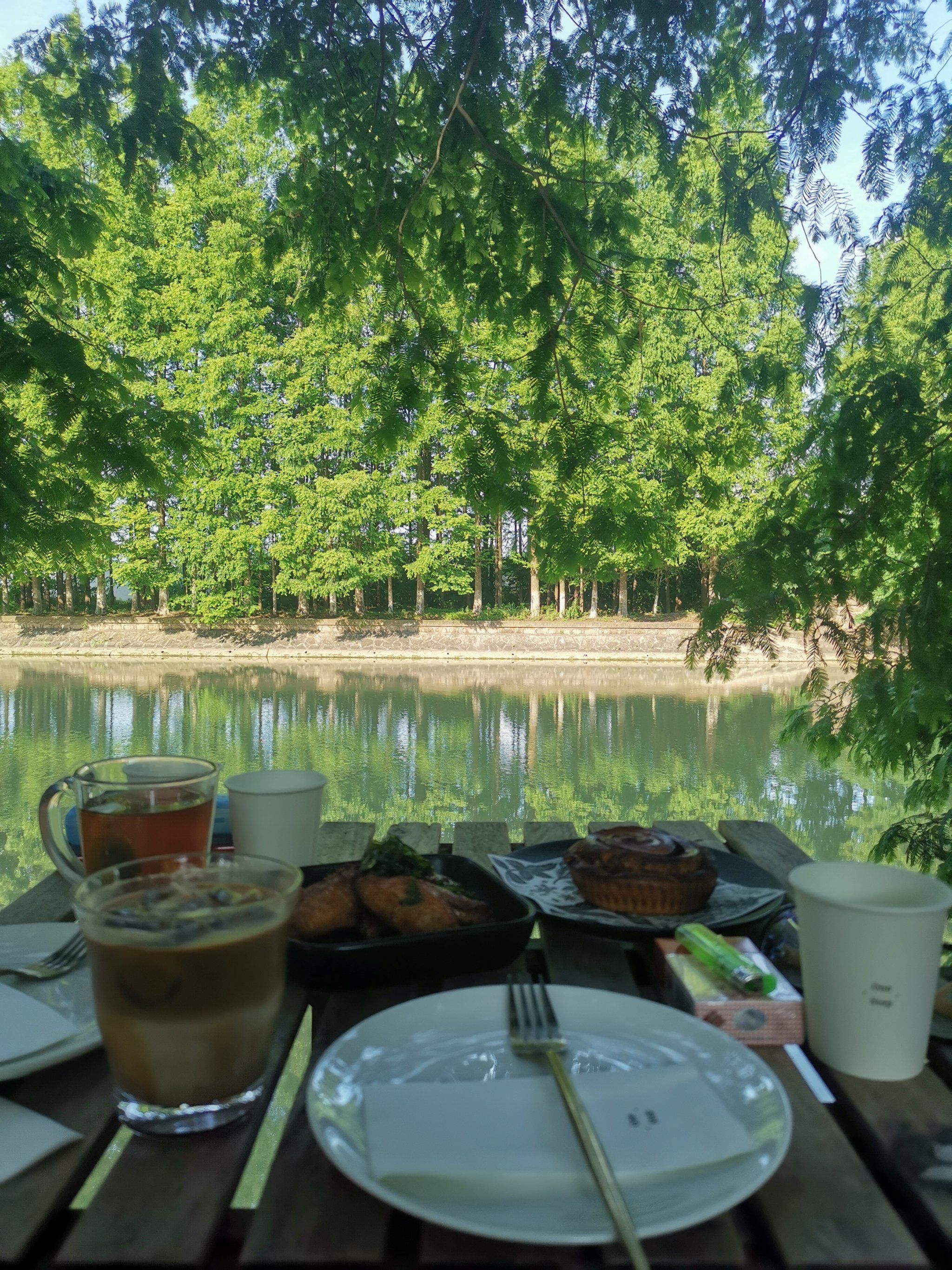 湖光悠闲午后时光