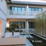 坐在房间内也可以围观外面的景色 非常的怡然自得之所