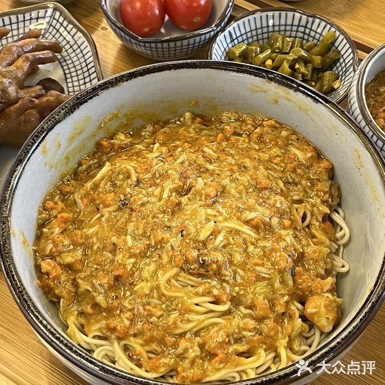 右滑，给大家表演吃128的蟹面