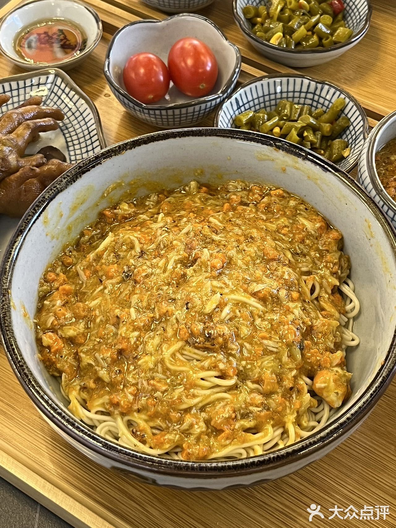 右滑，给大家表演吃128的蟹面