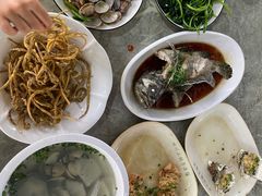 -四川小胡子海鲜(丁村万人海鲜广场店)