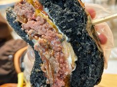 经典牛肉汉堡-HELLO 27 意面·沙拉·帕尼尼