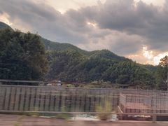 -安吉龙王山峡谷漂流