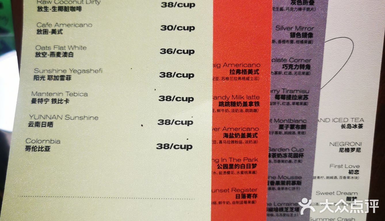 奶噗噗杭州首展在一家咖啡馆里