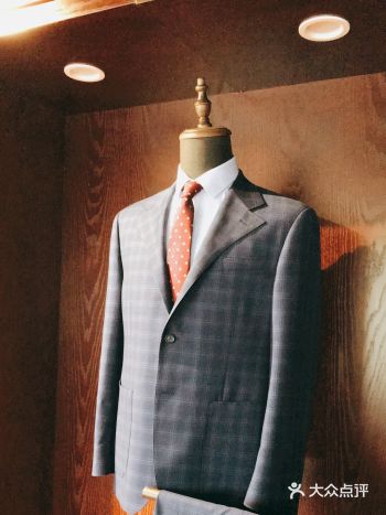 种草宝贝： 鼓楼地铁口一家西服定制店 心动理由：
