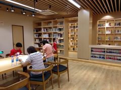 -漕河泾街道图书馆(漕河泾社区文化活动中心店)