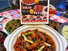 -肥小宝·金牌油焖大虾(襄阳龙虾地标店)