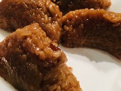 端午节店家送的蛋黄肉粽-漢舍中国菜馆(889广场店)