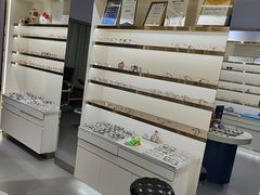 -视野联行眼镜•蔡司•依视路(温江店)