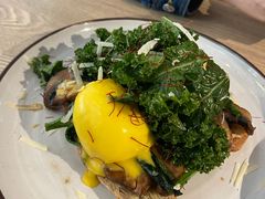 班尼迪克蛋羽衣甘蓝蘑菇吐司-Maxpoint Kitchen 西餐咖啡(乐峰广场店)