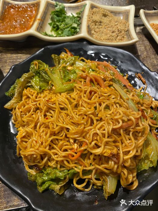 牛识客原味碳火烤肉(安亭店)炒方便面图片