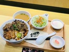 大碗过瘾双拼-熊吞·大碗丼烧肉饭(济宁万达广场店)