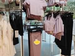 -lululemon(上海浦东IFC店)