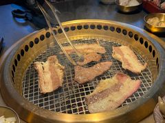 -铭牛烧肉·和牛海鲜自助(高新月牙湖店)