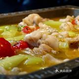 地段很好，皇后公园入口处上下两层