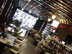 -钟书阁(松江泰晤士小镇店)