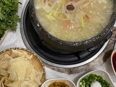 -鲁朗纳麦石锅鸡庄园