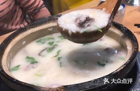 Dried Scallop and Pork Rib Clay Pot Rice Porridge