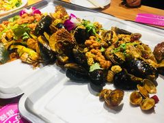 -嗨辣小聚·盘锦河蟹·海鲜烧烤龙虾(盘锦十年好店)