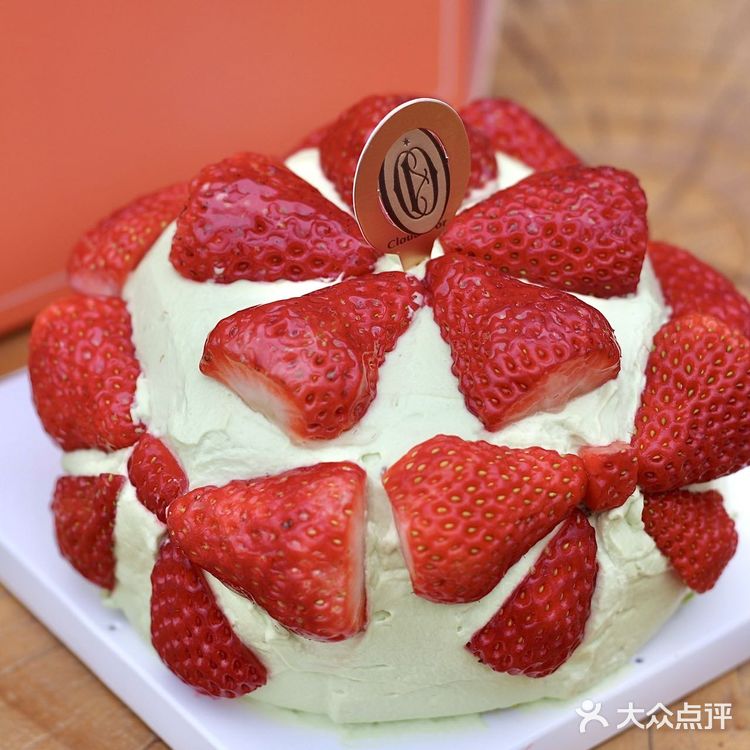 仿佛把一个精致的花园搭建在了蛋糕上面！