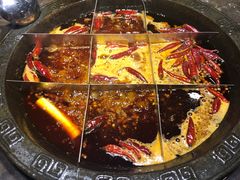 -红九格老火锅(三峡广场店)