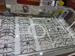 -上海网星眼镜批发·蔡司依视路官方授权(三叶眼镜城店)