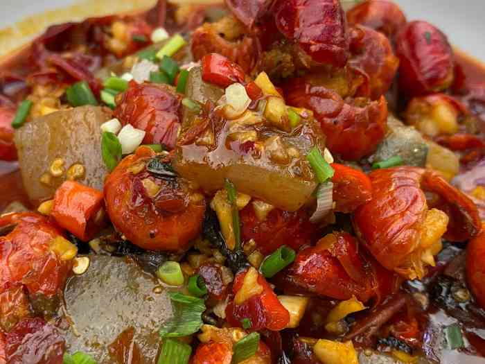 一个劲的挑魔芋吃,弄的朋友都不晓得里面还有魔芋哈哈哈「虾尾」 手撕