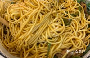 Stewed Chili Stir-Fried Pork Noodles