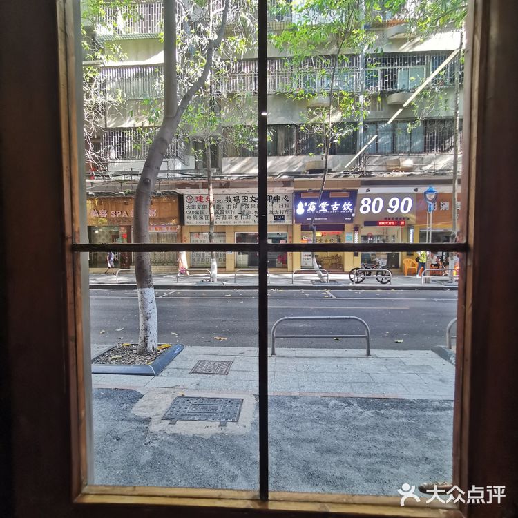 藏在居民楼下的6号咖啡店