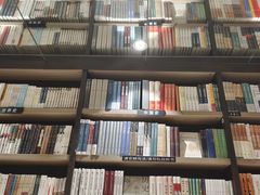 -钟书阁(群光广场店)