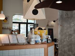 -彳亍咖啡·这里(水湾路店)