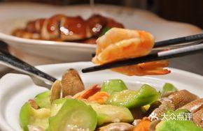 Fresh Shrimp and Clams with Loofah